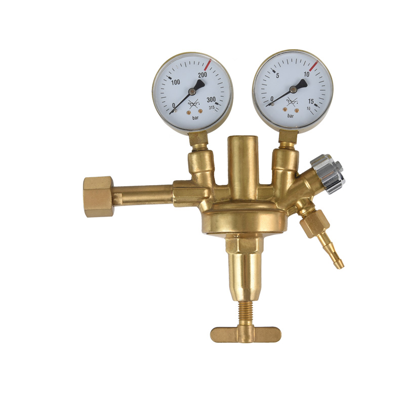 Syreregulator av typ Tyskland/Zinser i smidd mässingskropp